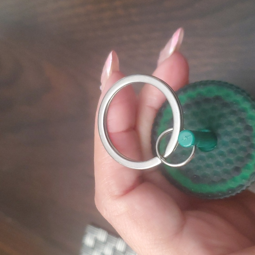 Starbucks Hawaii addition stud keychain - Picture 3 of 4